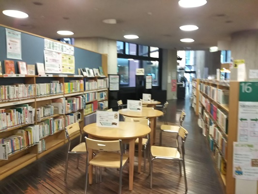 中央図書館　1階